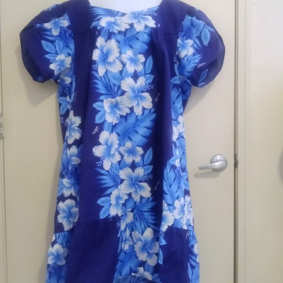 1970s Vintage Kalena Fashions of Hawaii Tropical Hibiscus Floral Muumuu - Picture 2 of 12